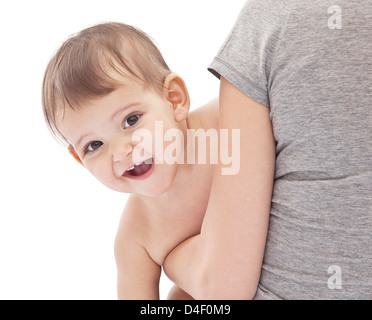 Lächelnden Baby auf Mamas Hände. Isoliert auf weißem Hintergrund. Stockfoto