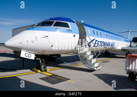 Ein estnischer Air Bombardier CRJ900 NextGen am Flughafen Tallinn, Estland, den baltischen Staaten Stockfoto