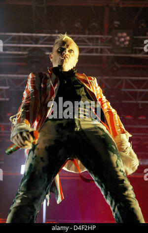 Sänger der britischen Crossover-Band "The Prodigy", Keith Flint, durchführt während das jährliche Open-Air-Musikfestival "Rock Im Park" in Nürnberg, 7. Juni 2008. Die dreitägige Veranstaltung mit 60.000 Besuchern und 90 Bands enden am 08 Juni durchführen. Foto: Daniel Karmann Stockfoto