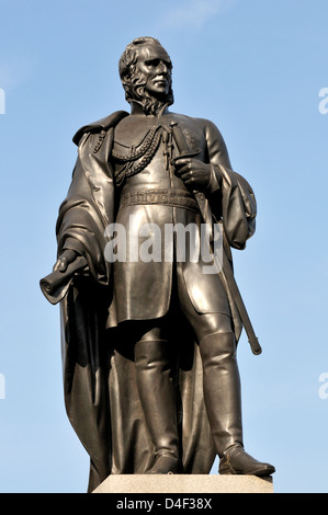 London, England, Großbritannien. Statue (von George Gammon, 1856) von General Sir Charles Napier (1782-1853) auf Trafalgar Square Stockfoto