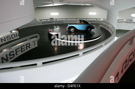 Das Bild zeigt ein BMW Concept Car 531 im BMW Museum in München, 9. Juni 2008. Nach Umbauten wird das Museum über die Geschichte von BMW (Bayerische Motoren Werke) von der Gründung bis zur Gegenwart am 19. Juni 2008 wiedereröffnet werden. Foto: Angelika Warmuth Stockfoto