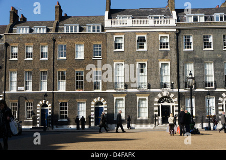 Gebäude an der Nordseite des Bedford Square in Bloomsbury, London. Stockfoto