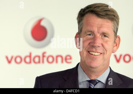 Friedrich Joussen, CEO von Vodafone Deutschland wird im Rahmen einer Pressekonferenz am Firmensitz in Düsseldorf, 27. Juni 2008 abgebildet. Nach der vollständigen Übernahme von festen Linie Telefonanbieter Arcor durch britische Vodafone erhält der deutschen Tochtergesellschaft eine gemeinsame Verwaltung. Das Unternehmen berichtet, dass Joussen der CEO von Vodafone Deutschland und Arcor ab 01 August werden Stockfoto