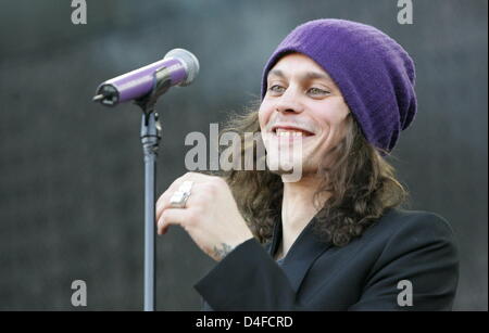 Ville Valo, Sänger der finnischen Goth-Rock-Band HIM, führt im Reit-Stadion München, 21. Juni 2008. Foto: Matthias Schrader Stockfoto