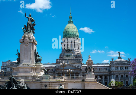 BUENOS AIRES - ca. NOVEMBER 2012: Blick auf den Kongress Plaza und Kongressgebäude, ca. November 2012. Beliebt bei Touristen, das Plaza ist auch ein bevorzugter Standort für Demonstranten und diejenigen, die wollen ihre Meinung über Kongress Aktivitäten zu äußern. Stockfoto