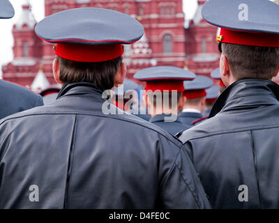 Das Bild zeigt Polizisten auf Patrouille während der Militärparade auf dem Roten Platz in Moskau, Russland, 9. Mai 2008. Foto: Bjoern Steinz Stockfoto