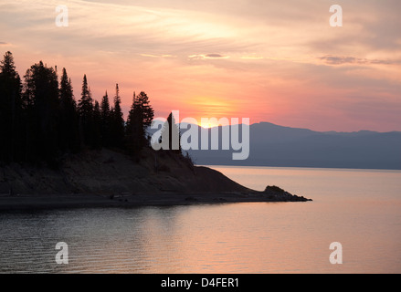 Sonnenuntergang über ländlichen Bergen Stockfoto