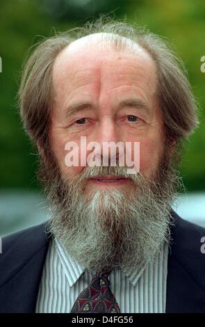 (Datei) - die Datei Bild vom 5. Oktober 1993 zeigt russische Schriftsteller und Nobel Laureatus in der Literatur Alexander Solzhenitsyn in Bonn, Deutschland. Solschenizyn starb an Herzversagen im Alter von 89 in Moskau am Sonntag, 3. August 2008. Foto: Tim Brakemeier Stockfoto