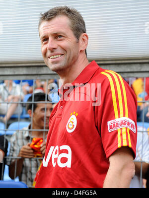 Trainer Michael Skibbe türkischen Fußballvereins Galatasaray Istanbul ist vor dem Freundschaftsspiel Istanbul Vs Deutsch Fußball Bundesligisten TSG 1899 Hoffenheim "Carl Benz Stadion" in Mannheim, Deutschland, 1. August 2008 abgebildet. Foto: Ronald Wittek Stockfoto