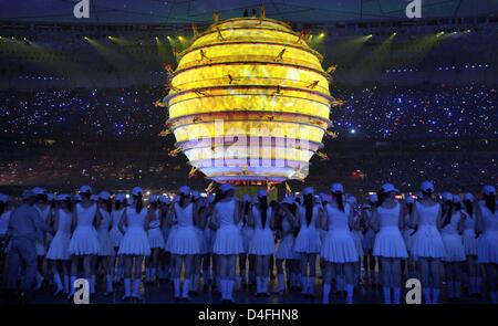 Interpreten bei der Eröffnungsfeier der 2008 Olympischen Spiele in Peking im National Stadium, bekannt als Vogelnest, Peking, China, 8. August 2008 teilnehmen. Foto: Marcus Brandt ## #dpa### Stockfoto