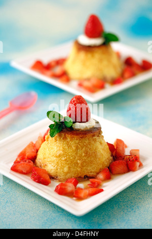 Erdbeeren-Flan. Rezept zur Verfügung. Stockfoto