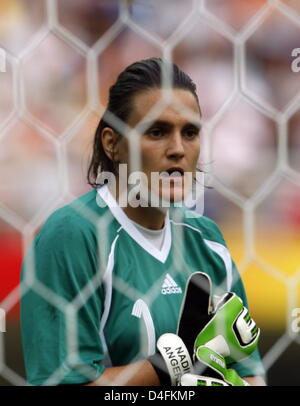 Torwart von Deutschland Nadine Angerer reagiert während der Frauen Fußball-Gruppe F vorläufige Vorrundenspiel 13 zwischen Nordkorea und Deutschland während der Olympischen Spiele 2008 im Olympiastadion Center in Tianjin, China, 12. August 2008. Foto: Marcus Brandt Dpa ## #dpa### Stockfoto