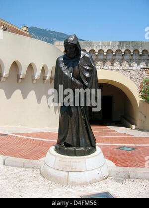 (Dpa-Datei) - dieses Foto in Monte Carlo, Monaco, 25. Mai 2005, zeigt die Statue von Francois Grimaldi, das sogenannte falsche Franziskaner, nahmen Besitz der Festung im Fürstentum Monaco am 08 Januar 1297. Foto: Xamax Stockfoto