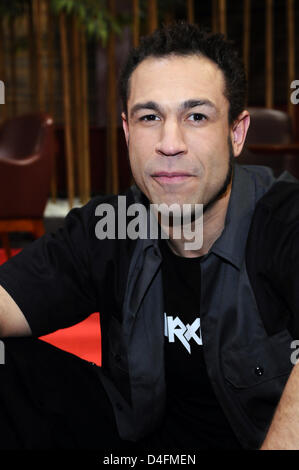 "Böse" Jared Hasselhoff (36), Bassist der Rockband "The Bloodhound Gang" posieren in Köln, Deutschland, 18. April 2008. Foto: Horst Galuschka Stockfoto