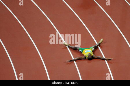 Usain Bolt aus Jamaika reagiert nach dem Gewinn der Männer 200m Finale im Nationalstadion in Beiging 2008 Olympische Spiele, Peking, China, 20. August 2008. Bolt stellte einen Weltrekord von 19,30 Sekunden. Foto: Bernd Thissen Dpa ## #dpa### Stockfoto