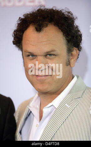 US-Schauspieler John C. Reilly stellt bei der Präsentation des neuen Films "Step Brothers" in Berlin, Deutschland, 22. August 2008. 11. September 2008 werden die Komödie in die Kinos. Foto: Jens Kalaene Stockfoto