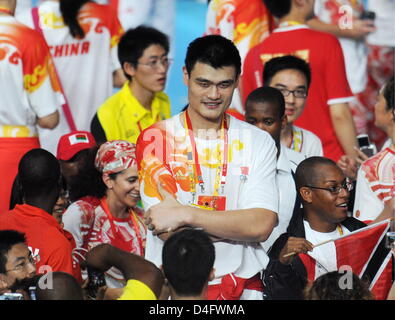 Chinese Basketball Spieler Yao Ming Lächeln während der Abschlusszeremonie der Olympischen Spiele 2008 in Peking beginnt im Nationalstadion Peking, China, 24. August 2008. Foto: Bernd Thissen ## #dpa### Stockfoto