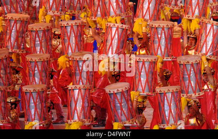 Trommler führen während der Abschlusszeremonie der 2008 Olympischen Spiele in Peking im Nationalstadion Peking, China, 24. August 2008. Foto: Bernd Thissen ## #dpa### Stockfoto