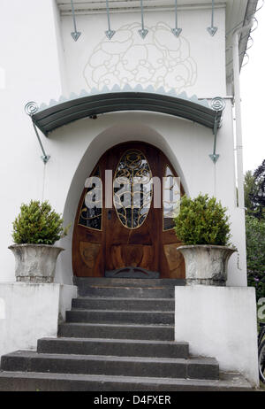 Detail an der Haustür des "Haus Deiters", ein Haus gebaut im Stil Art Nouveau, an die Künstlerkolonie Darmstadt, Deutschland, 26. Mai 2008 erfasst. Das Haus wurde als Wohnhaus für CEO der Künstlerkolonie Wilhelm Deiters von Olbrich entworfen und im Jahr 1901 erbaut. Das Haus beherbergt das deutsche Polen-Institut seit 1997. Foto: Frank Rumpenhorst Stockfoto