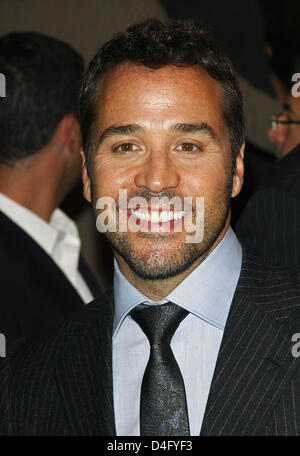 US-Schauspieler Jeremy Piven kommt bei der Premiere von "Rocknrolla" während der diesjährigen Toronto International Film Festival am Visum Screening Room in Toronto, Kanada, 4. September 2008. Foto: Hubert Boesl Stockfoto