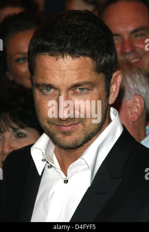 Schottischer Schauspieler Gerard Butler kommt bei der Premiere von "Rocknrolla" während der diesjährigen Toronto International Film Festival am Visum Screening Room in Toronto, Kanada, 4. September 2008. Foto: Hubert Boesl Stockfoto