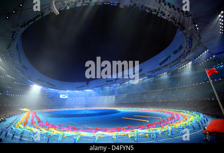 Das Bild zeigt die Eröffnungsfeier der Paralympischen Spiele 2008 in das Nationalstadion in Peking, China, 6. September 2008. 171 deutsche Athleten treten in den Paralympischen Spielen zwei Wochen nach den Olympischen Spielen. Foto: Rolf Vennenbernd Stockfoto