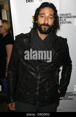 Schauspieler Adrien Brody kommt bei der Premiere des Films "Blindheit" während der 2008 Toronto International Film Festival im Elgin Theatre in Toronto, Kanada, 6. September 2008. Foto: Hubert Boesl Stockfoto