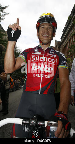 Australischer Radrennfahrer Robbie McEwen von Team Silence-Lotto jubilates nach gewinnen die "Vattenfall Cyclassics" in Hamburg, Deutschland, 7. September 2008. Das Pro-Tour-Rennen über 213,7 Kilometern führte durch Hamburg und Umgebung. Foto: Marcus Brandt Stockfoto