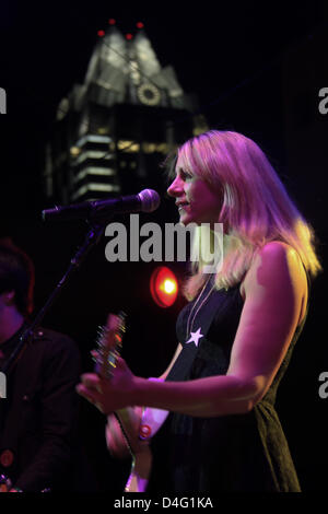 12. März 2013 - Austin, TX, USA - Blondfire erklingt in The Warner Sound von Nikon bei der Belmont während SXSW 2013 am 12. März 2013 erfasst. (Kredit-Bild: © Rahav Segev/ZUMAPRESS.com) Stockfoto