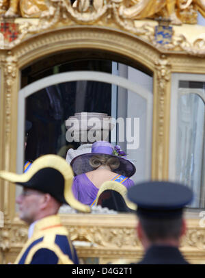 Königin Beatrix und niederländischen Kronprinzessin Maxima erreichen Palast Noordeinde in den Haag, Niederlande, 16. September 2008. Am Tag des Prinzen machte Königin Beatrix eine Tour in die goldene Kutsche aus ihrem Palast, dem Parlament in den Haag für seine traditionelle Eröffnung. Foto: Albert Nieboer (Niederlande) Stockfoto