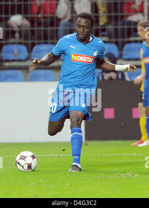 Hoffenheim nigerianischen Chinedu c. Obasi in Aktion während der Bundesliga gesehen passen 1899 Hoffenheim Vs Borussia Dortmund bei "Carl-Benz-Stadion" in Mannheim, Deutschland, 21. September 2008. Hoffenheim gewann das Spiel mit 4: 1. Foto: Uli Deck Stockfoto