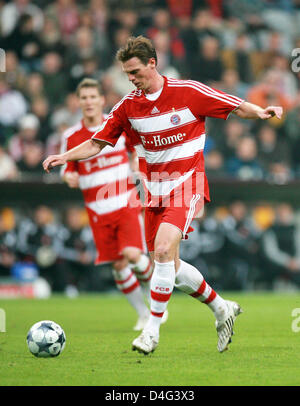 FC Bayern München Spieler Tim Borowski ist in Aktion während der deutschen Fußball-Bundes DFB-Pokal gegen 1 dargestellt. FC Nürnberg in der Allianz Arena in München, Deutschland, 24. September 2008. München gewann 2: 0. Foto: Tobias Hase Stockfoto