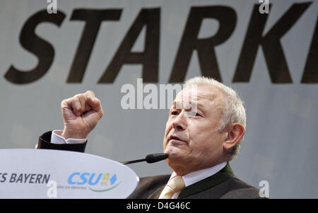 Bayerischen Ministerpräsidenten Guenther Beckstein hält eine Rede bei einer Wahl-Kampagne-Veranstaltung in München, 26. September 2008. Bundesland Bayern hält Landtagswahl am 28. September. Foto: ANDREAS GEBERT Stockfoto