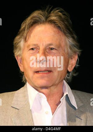 Regisseur Roman Polanski führt die 40 neue Akteure des Musicals "Tanz der Vampire" (wörtlich: Tanz der Vampire) in Oberhausen, Deutschland, 29. September 2008. Das Musical-Premiere statt findet am 7. November 2008 am "Metronom Theater" in Oberhausen. Foto: Roland Weihrauch Stockfoto