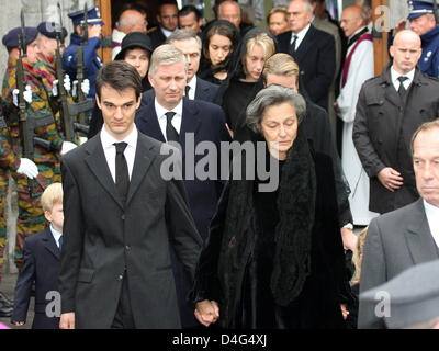 Belgiens Gräfin Anne Komorowski und ihr Sohn Charles-Henri kommen für die Trauerfeier von Graf Patrick d'Udekem d'Acoz an die Eglise Saint-Pierre in Bastogne, Belgien, 30. September 2008. Graf Patrick d'Udekem d'Acoz, Vater des belgischen Prinzessin Mathilde, starb am 25. September 2008 im Alter von 72 Jahren. Foto: Albert Philip van der Werf (Niederlande) Stockfoto