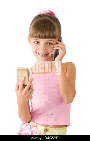 Das Mädchen in eine rosa Bluse mit Handys ist auf dem weißen Hintergrund fotografiert. Stockfoto