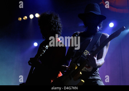 BARCELONA, Spanien - 23 Dez.: Pereza Band führt auf Sant Jordi Club am 23. Dezember 2010 in Barcelona, Spanien. Stockfoto