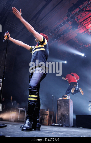 BARCELONA, Spanien - 5 MAR:: Gerard Weise, Frontmann der Band My Chemical Romance, führt bei Sant Jordi Club. Stockfoto