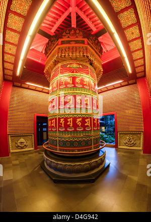 Gebetsmühle im Buddha Tooth Relic Temple, Chinatown, Singapur Stockfoto