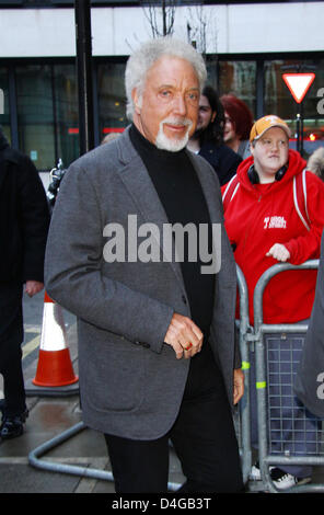 Sir Tom Jones wurde in BBC Radio zwei Studios in London gesehen. Gutschrift: Stockfoto