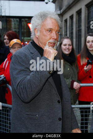 Sir Tom Jones wurde in BBC Radio zwei Studios in London gesehen. Stockfoto