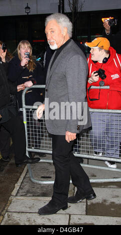 Sir Tom Jones wurde in BBC Radio zwei Studios in London gesehen. Gutschrift: Stockfoto