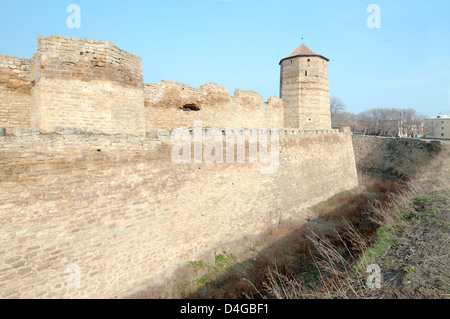 Main Defensive Wall und Graben der Festung Akkerman (Weiße Festung) Stockfoto