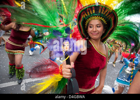 Berlin, Deutschland, bolivianische Tänzer auf dem Karneval der Kulturen Stockfoto
