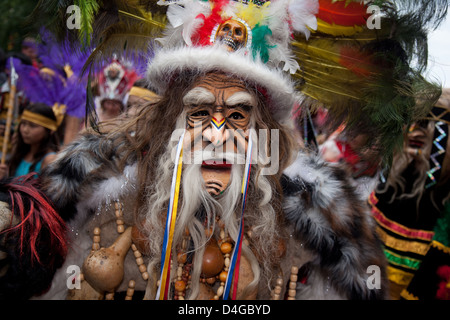 Berlin, Deutschland, indischer Mann mit Maske auf dem Karneval der Kulturen Stockfoto