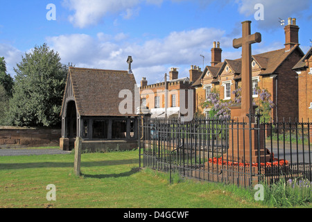 Lychgate bei St. Andrews Church, Ombersley, Worcestershire, England Stockfoto