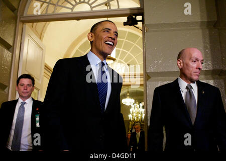 US-Präsident Barack Obama geht mit US Haus Clubmeister Paul D. Irving in das Kapitol in Washington, D.C. auf Mittwoch, 13. März 2013, Republican Conference Chairman im Haus zu treffen. . Bildnachweis: Molly Riley / Pool über CNP Stockfoto