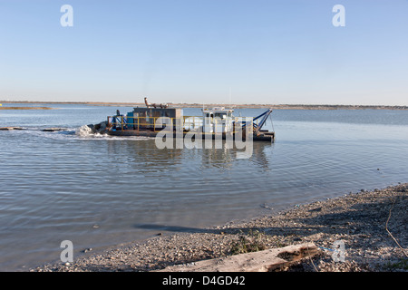 Hydraulischen Absaugung Dredge schaffen Lebensraum für Wildtiere. Stockfoto