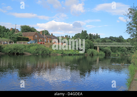 Fluss Severn und Brücke bei Arley, Worcestershire, England, UK Stockfoto