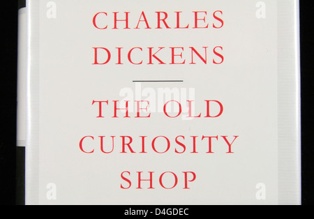 Nahaufnahme des Buchcovers von "The Old Curiosity Shop" von Charles Dickens, der jedermann Millennium Project Sammlung. Stockfoto